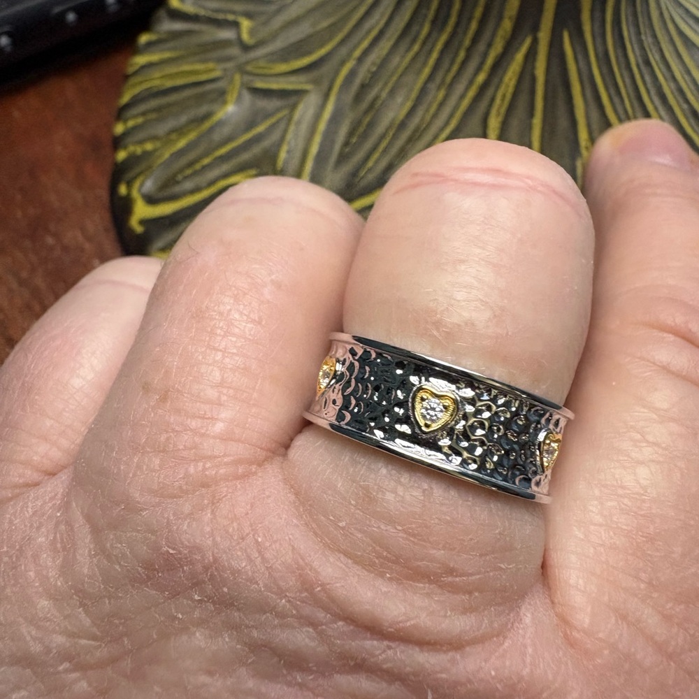 Elegant Two-Tone Heart Ring hammered silver - Picture 4 of 5